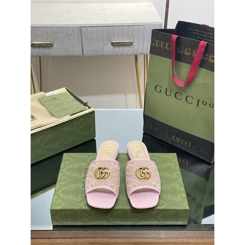 G*u*i slippers
